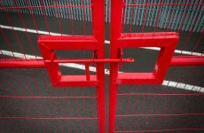 Bouwhek dubbele voertuig deur anti-climb rood | Slot