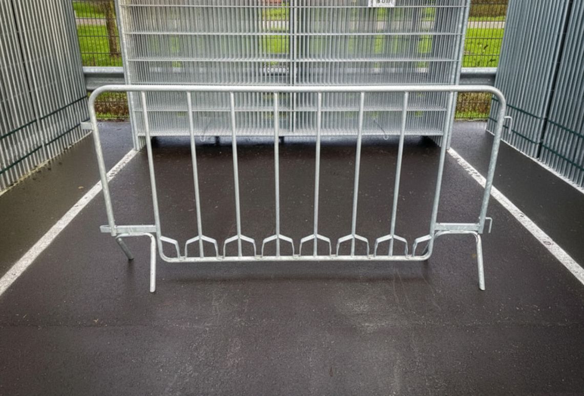 Dranghek met fietsenrek