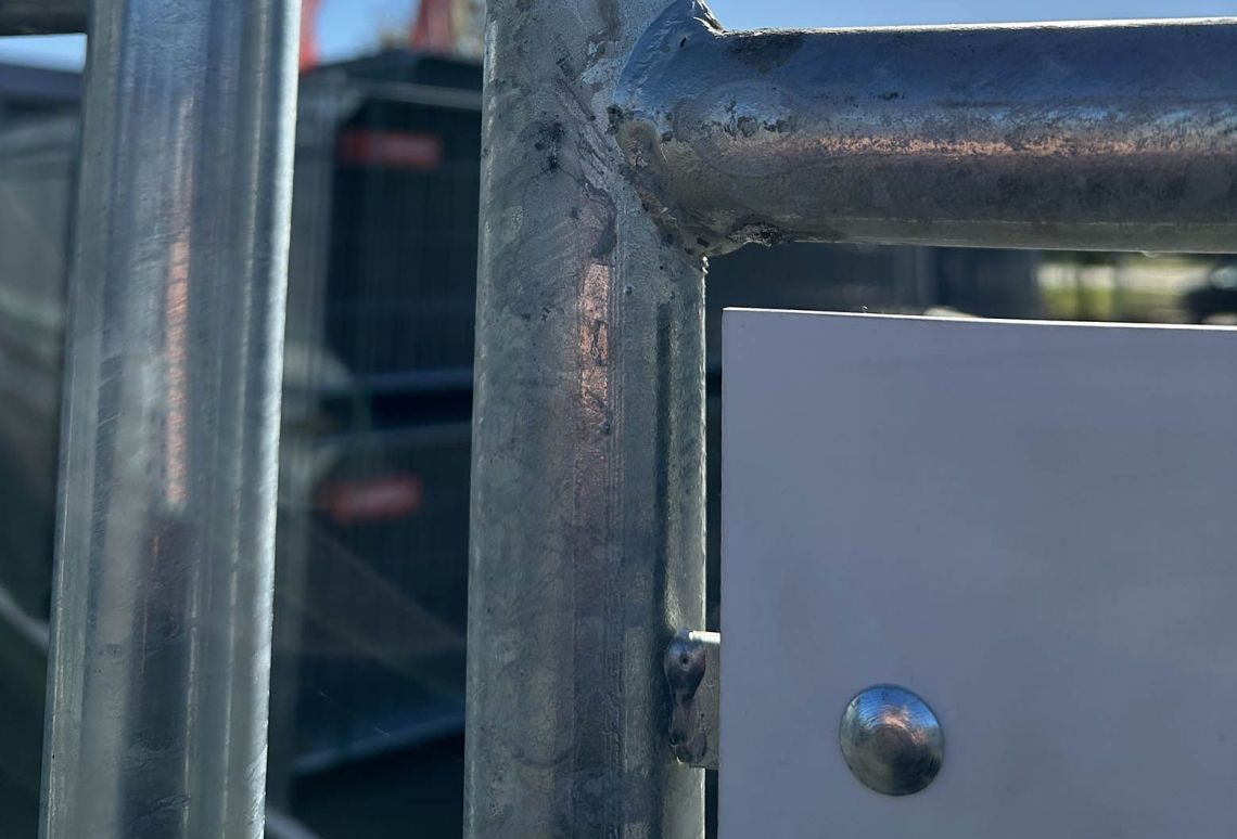 Reclame frame met bord | Bevestiging 